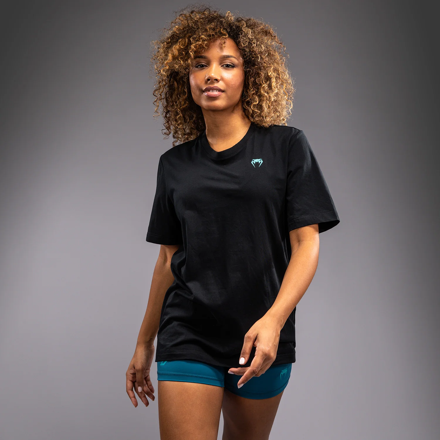 Venum x Demi Camiseta Oversized – Negra - Image 3