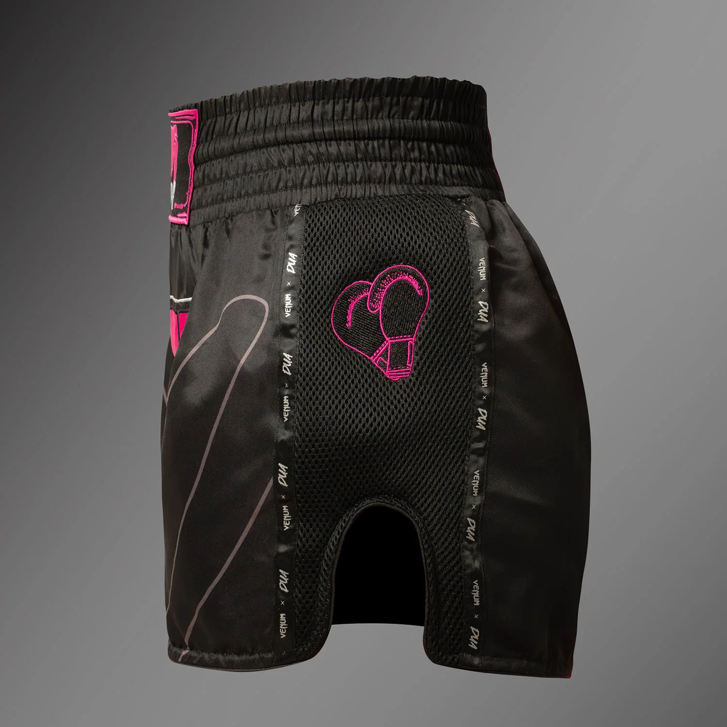 Venum x Dua Muay Thai Pantalones Cortos - Negro/Rosa Fucsia - Image 3