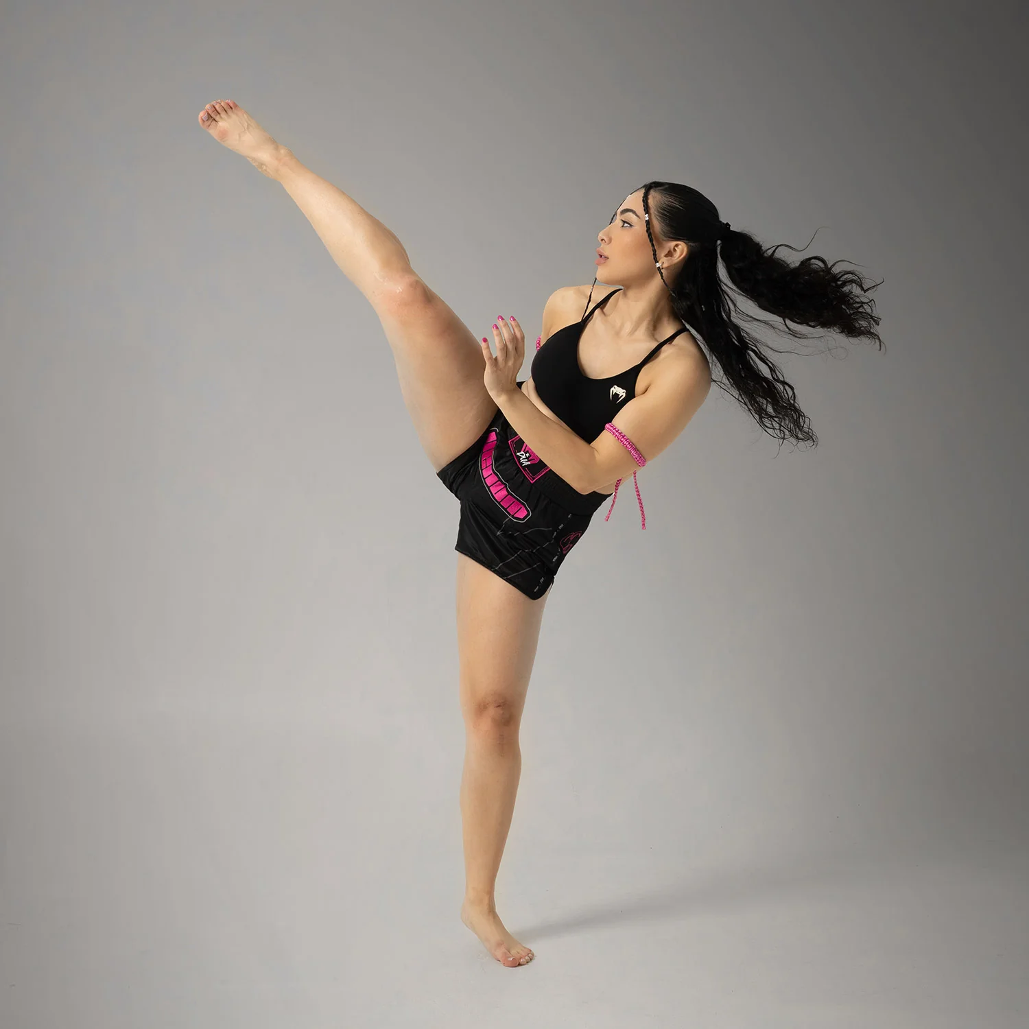 Venum x Dua Muay Thai Pantalones Cortos - Negro/Rosa Fucsia - Image 6
