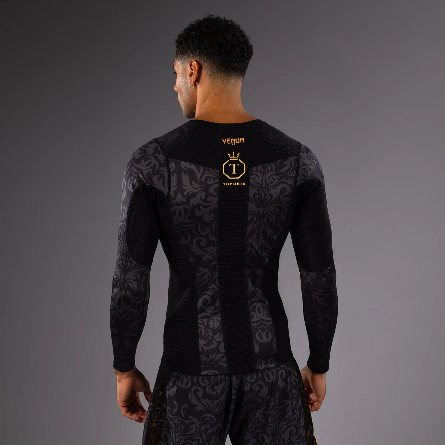 Venum x Topuria Unmatched Edition Camiseta de Manga Larga Rashguard - Negro/Dorado - Image 4