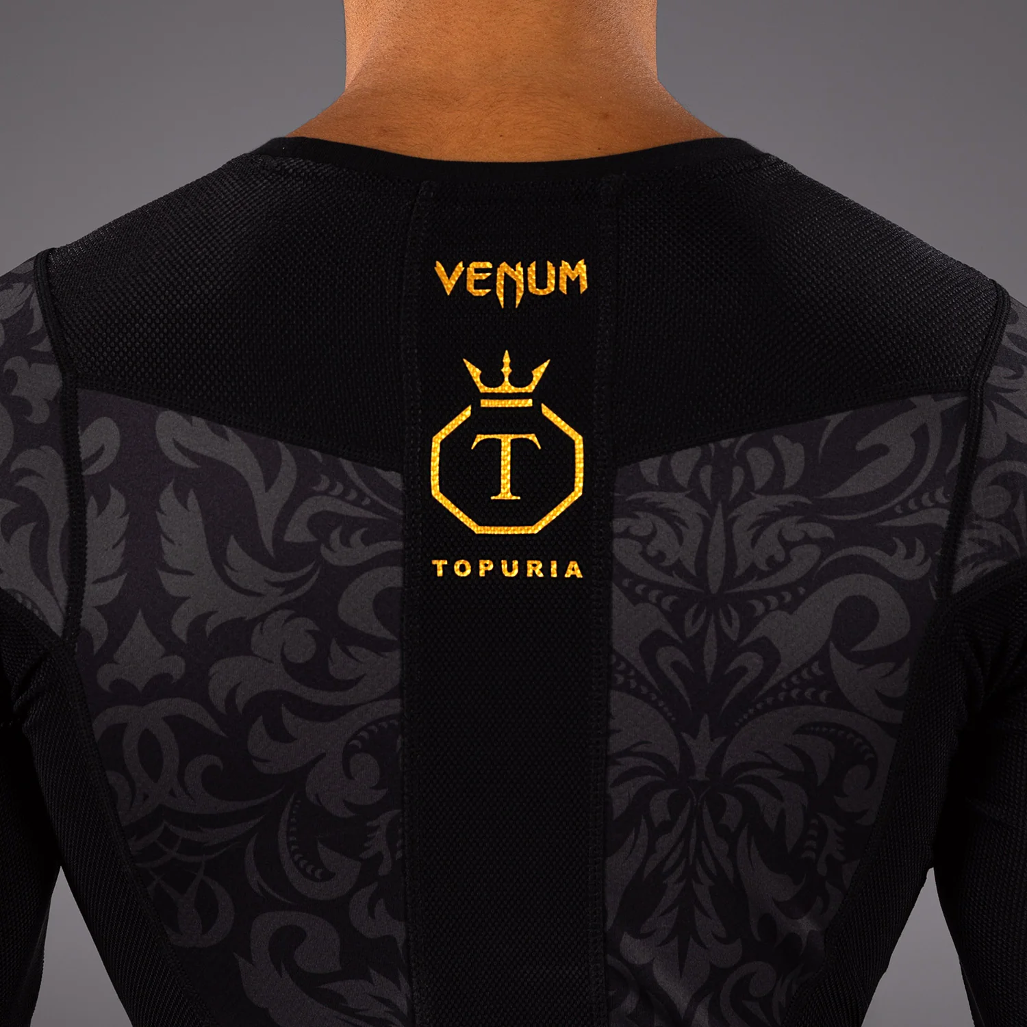 Venum x Topuria Unmatched Edition Camiseta de Manga Larga Rashguard - Negro/Dorado - Image 5