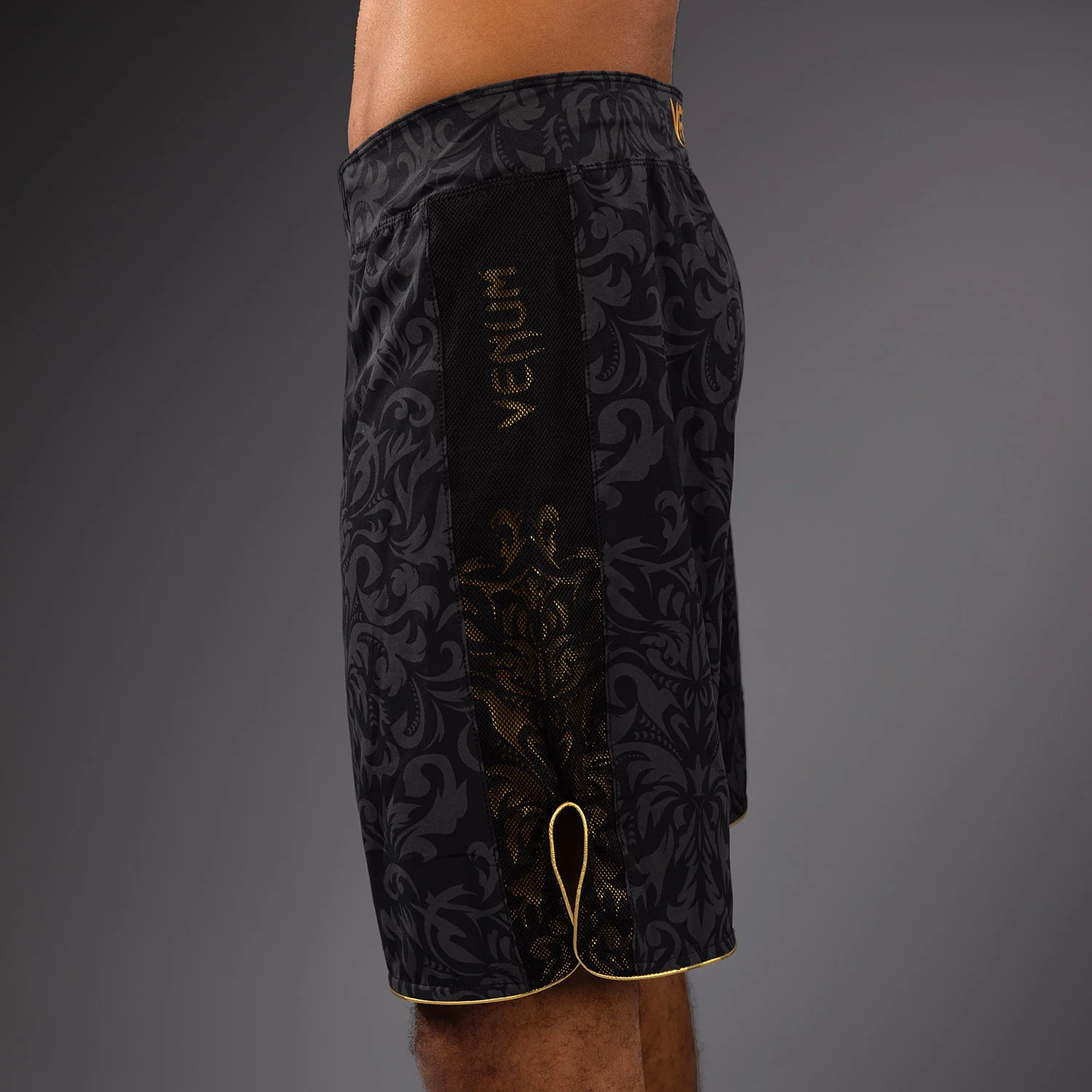 Venum x Topuria Unmatched Edition Pantalones de Lucha - Negro/Dorado - Image 6