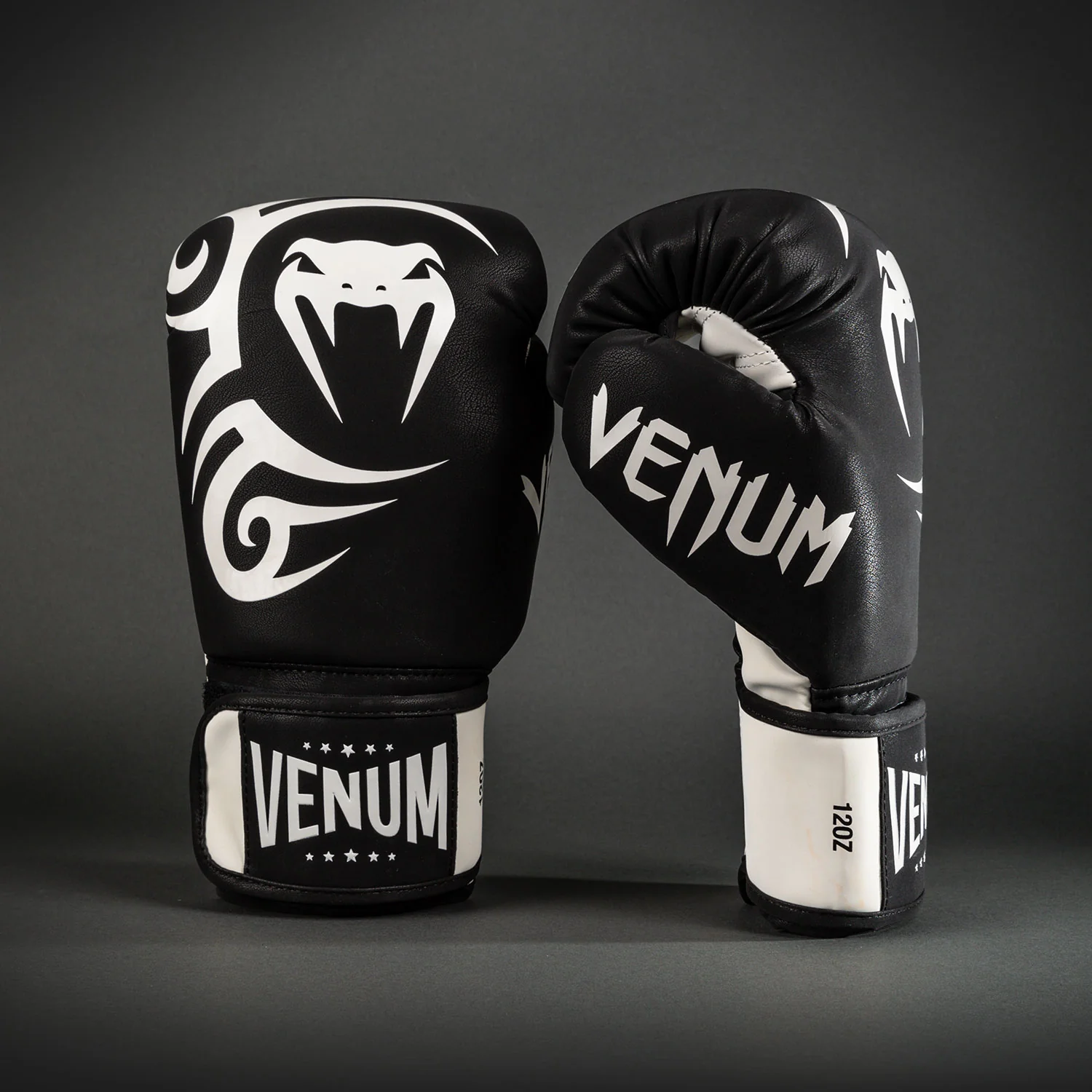 Venum Mike Tyson Replica Guantes de Boxeo - Negro Intenso/Blanco Óptico - Image 2