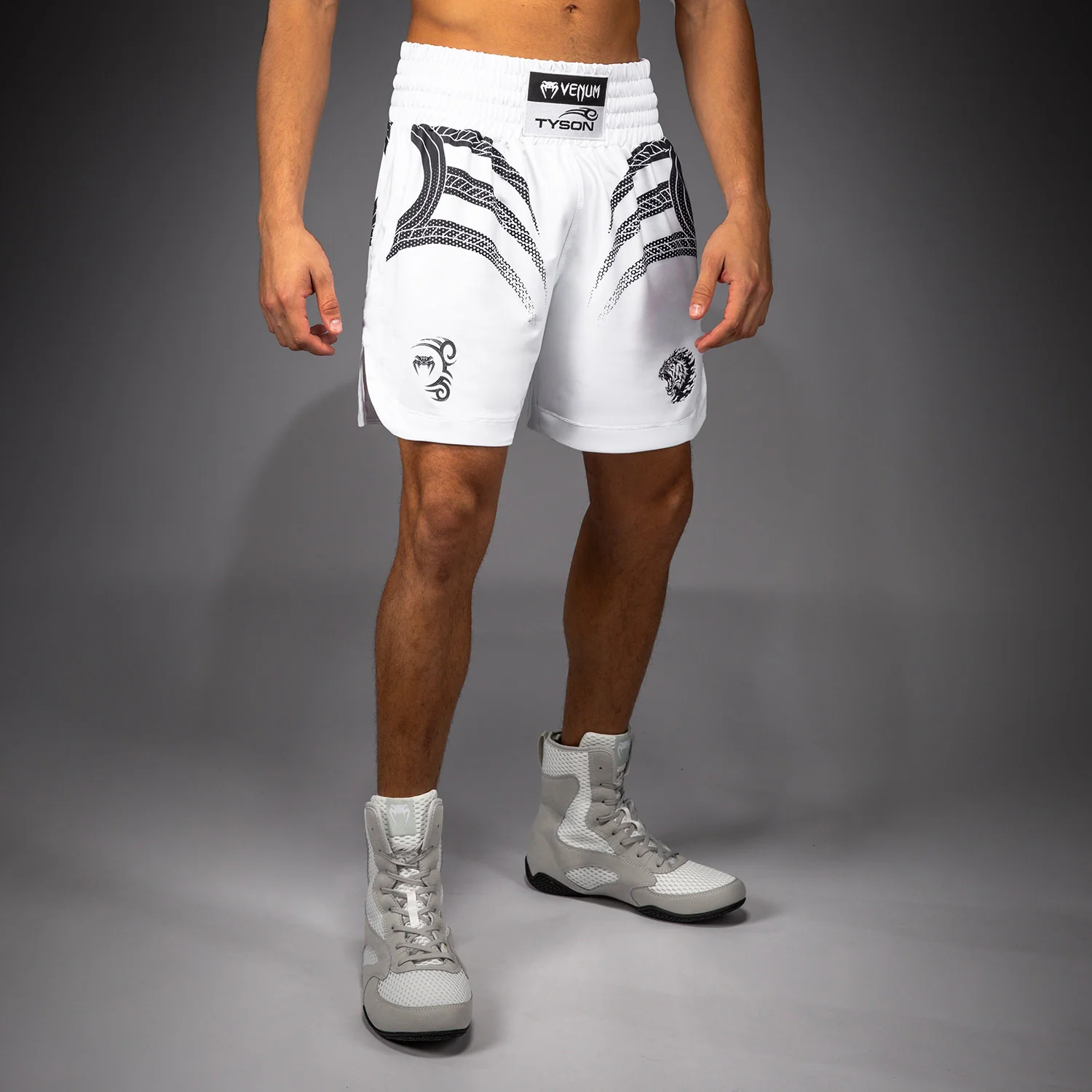 Venum x Mike Tyson Tiger Pantalones Cortos de Boxeo - Blanco Óptico/Negro Profundo - Image 2