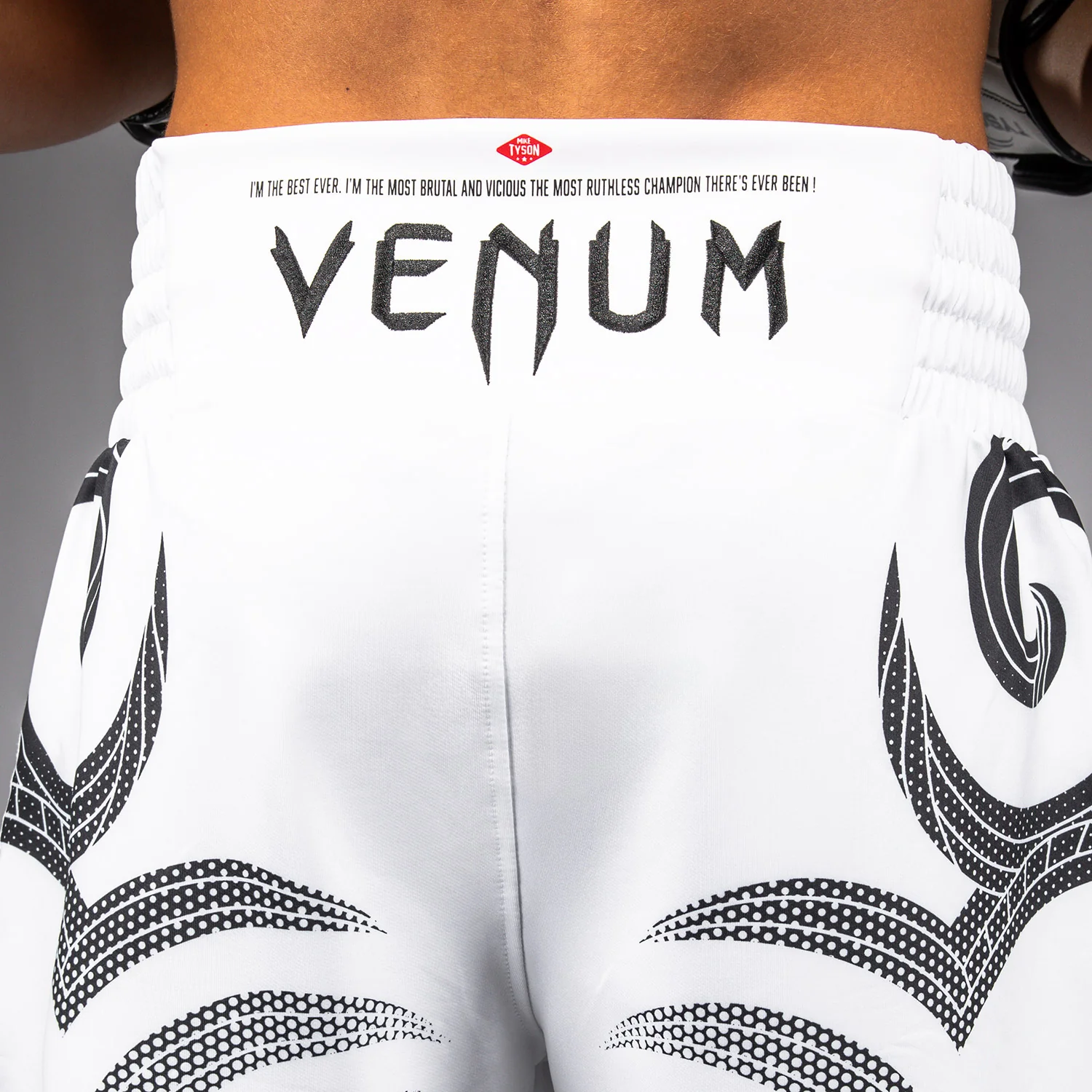 Venum x Mike Tyson Tiger Pantalones Cortos de Boxeo - Blanco Óptico/Negro Profundo - Image 6