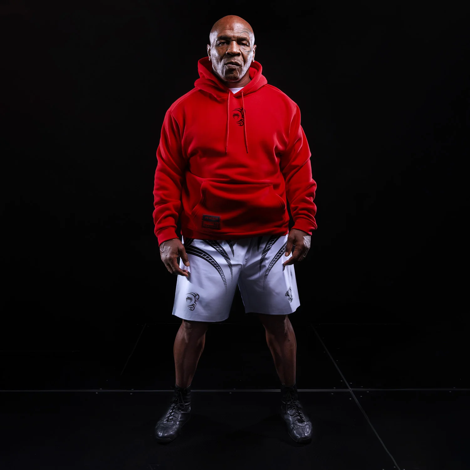 Venum x Mike Tyson Tiger Sudadera con Capucha - Rojo Intenso/Negro Profundo - Image 2