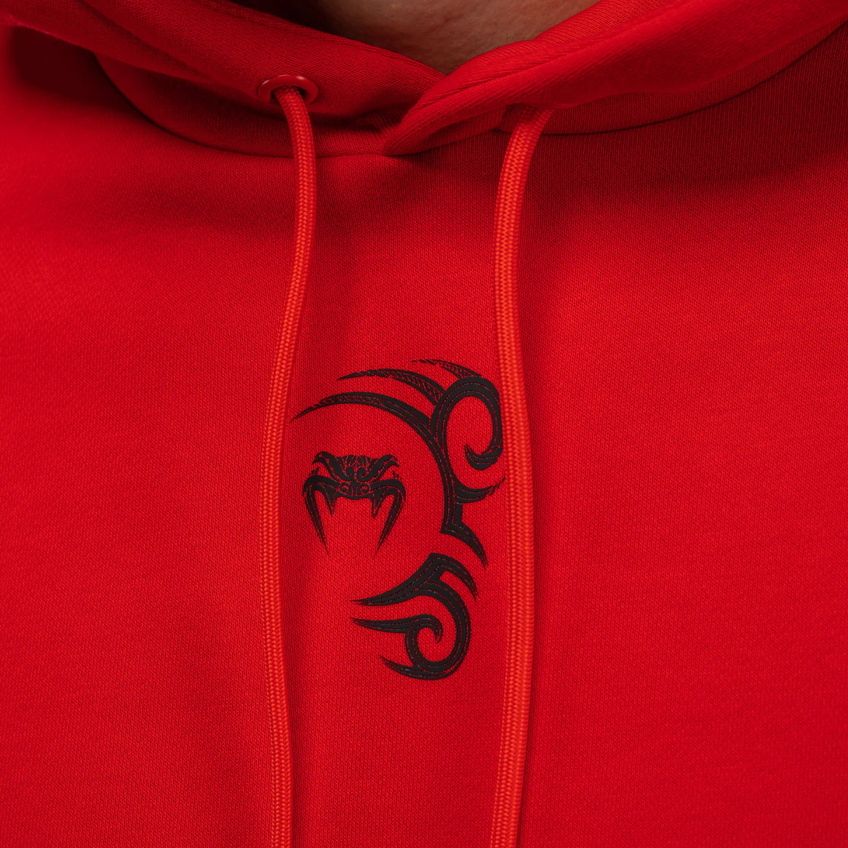 Venum x Mike Tyson Tiger Sudadera con Capucha - Rojo Intenso/Negro Profundo - Image 6