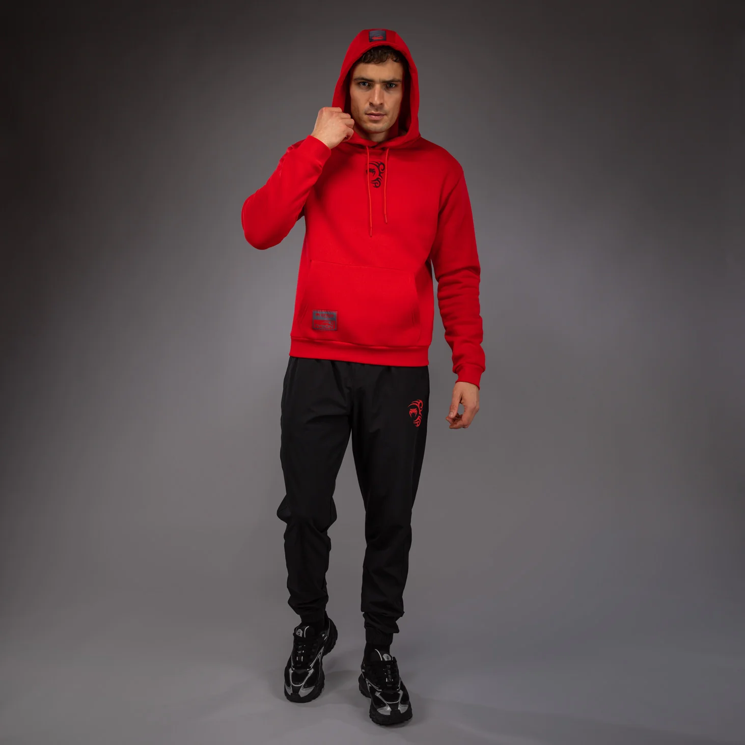 Venum x Mike Tyson Tiger Sudadera con Capucha - Rojo Intenso/Negro Profundo - Image 9