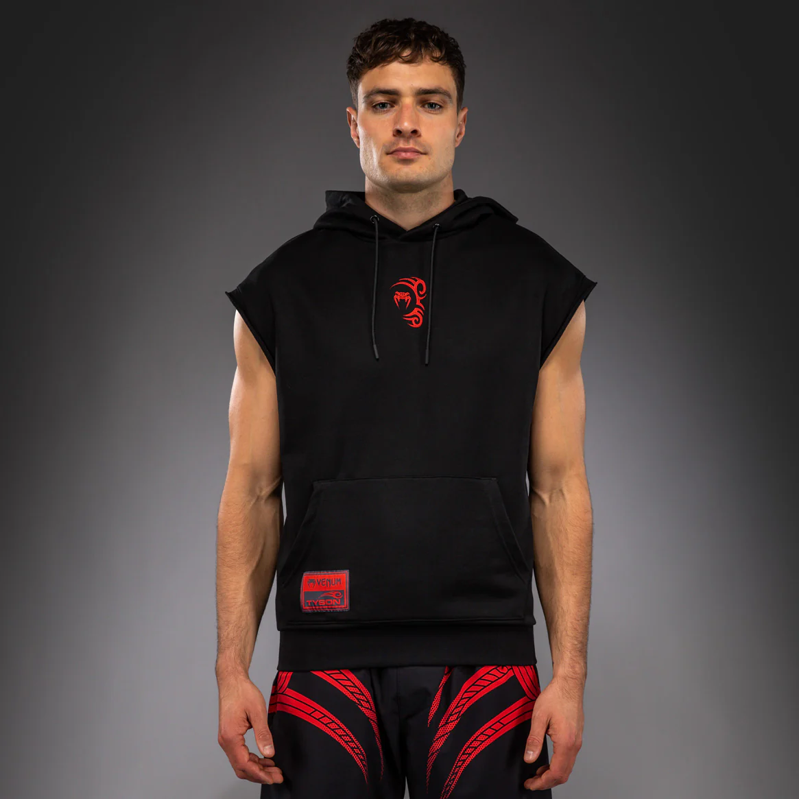 Venum x Mike Tyson Tiger Sudadera Sin Mangas - Negro Profundo/Rojo Intenso - Image 3