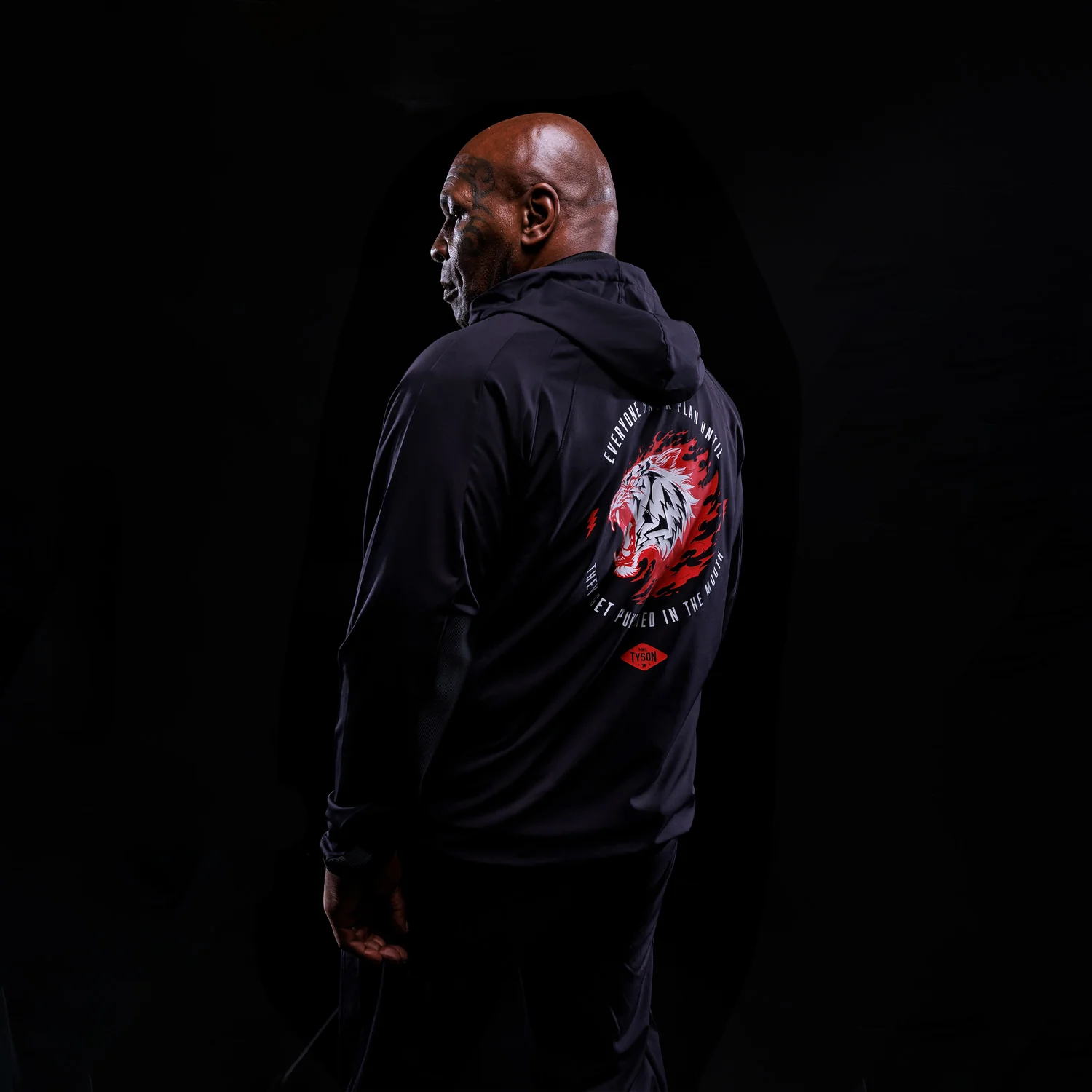 Venum x Mike Tyson Tiger Track Jacket - Negro Profundo/Rojo Intenso - Image 3