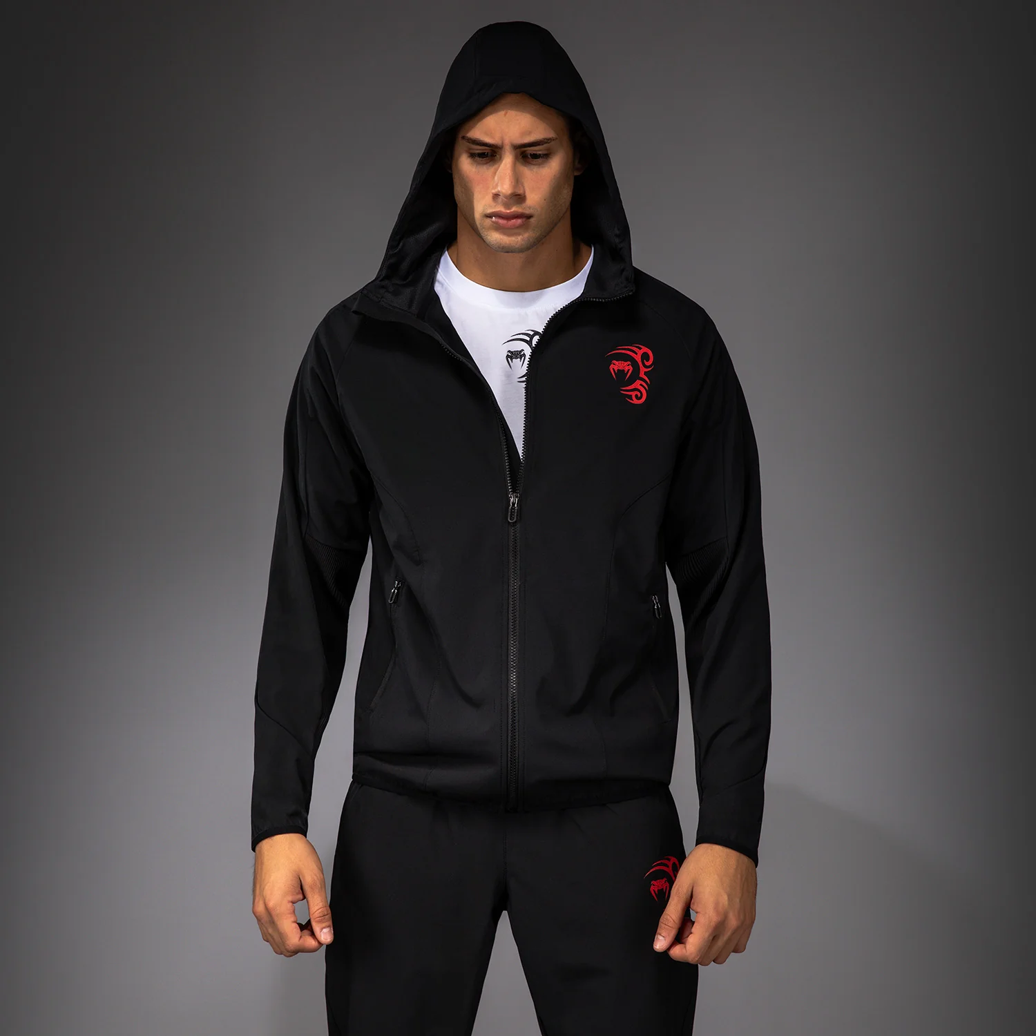 Venum x Mike Tyson Tiger Track Jacket - Negro Profundo/Rojo Intenso - Image 4