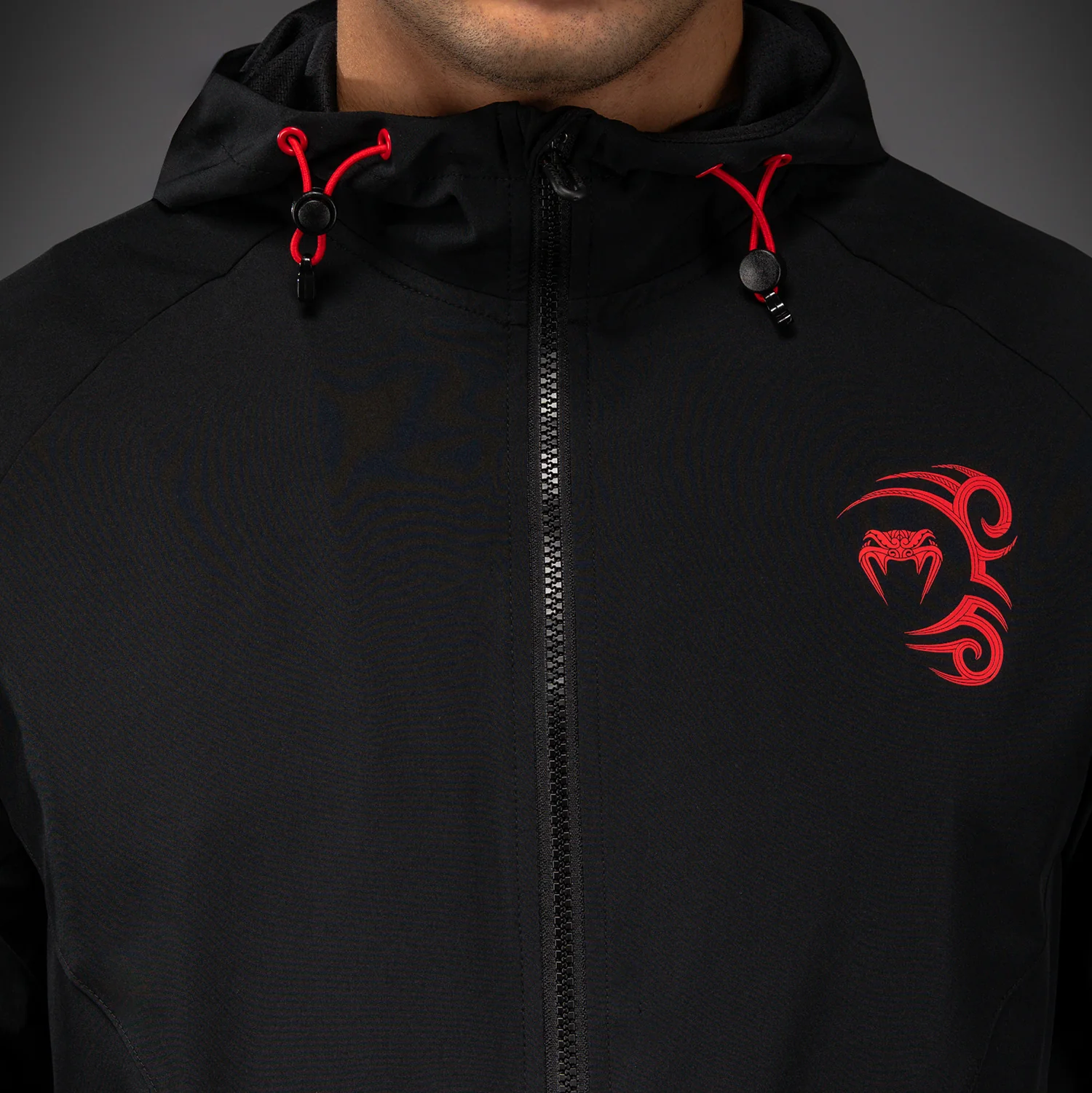 Venum x Mike Tyson Tiger Track Jacket - Negro Profundo/Rojo Intenso - Image 6