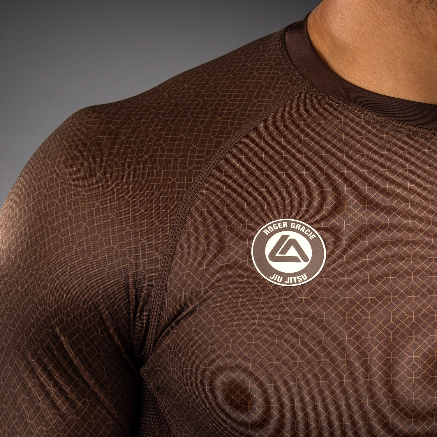 Venum x Roger Gracie Academy Rashguard Manga Corta - Marrón Oscuro - Image 5