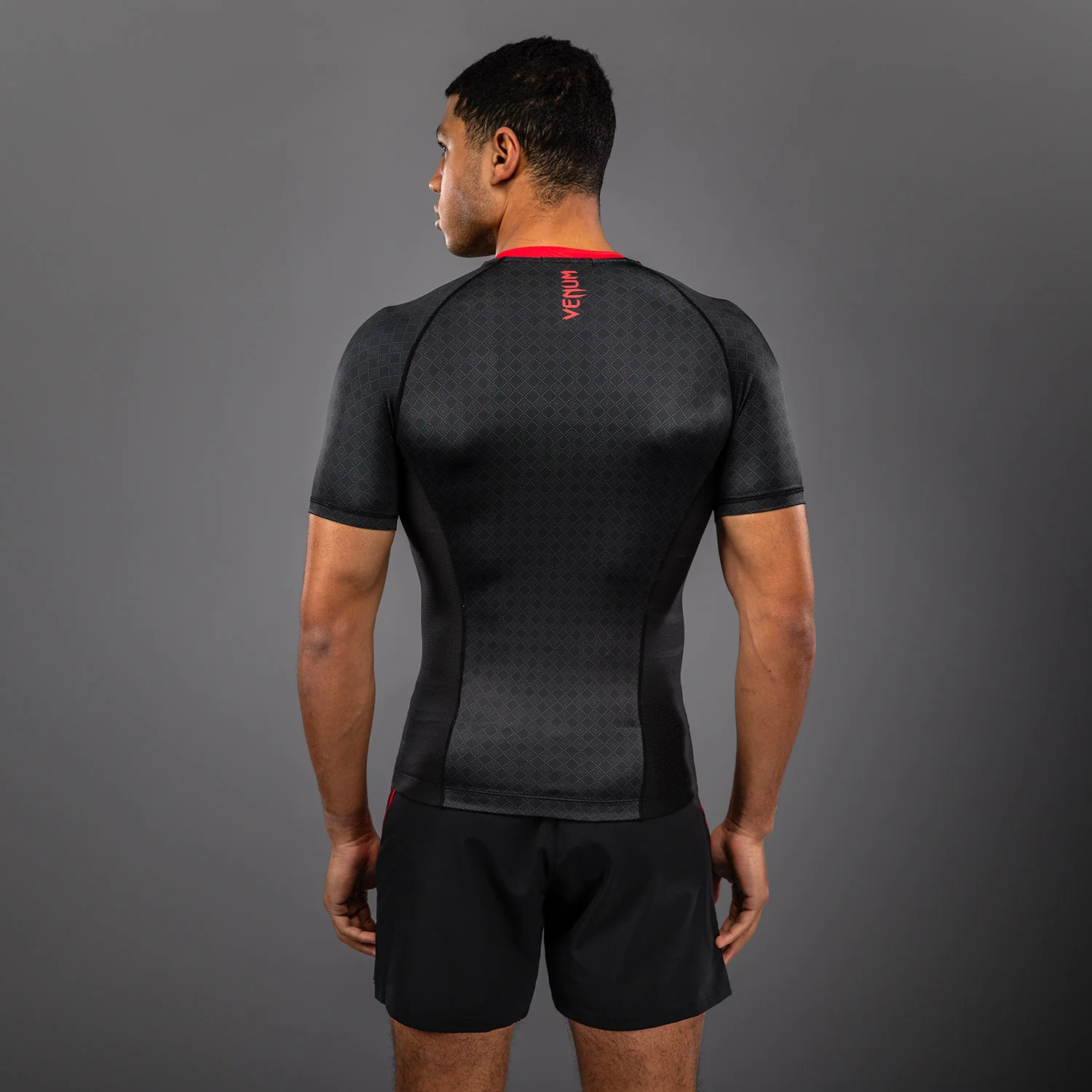 Venum x Roger Gracie Signature Rashguard Manga Corta - Negro/Rojo - Image 3