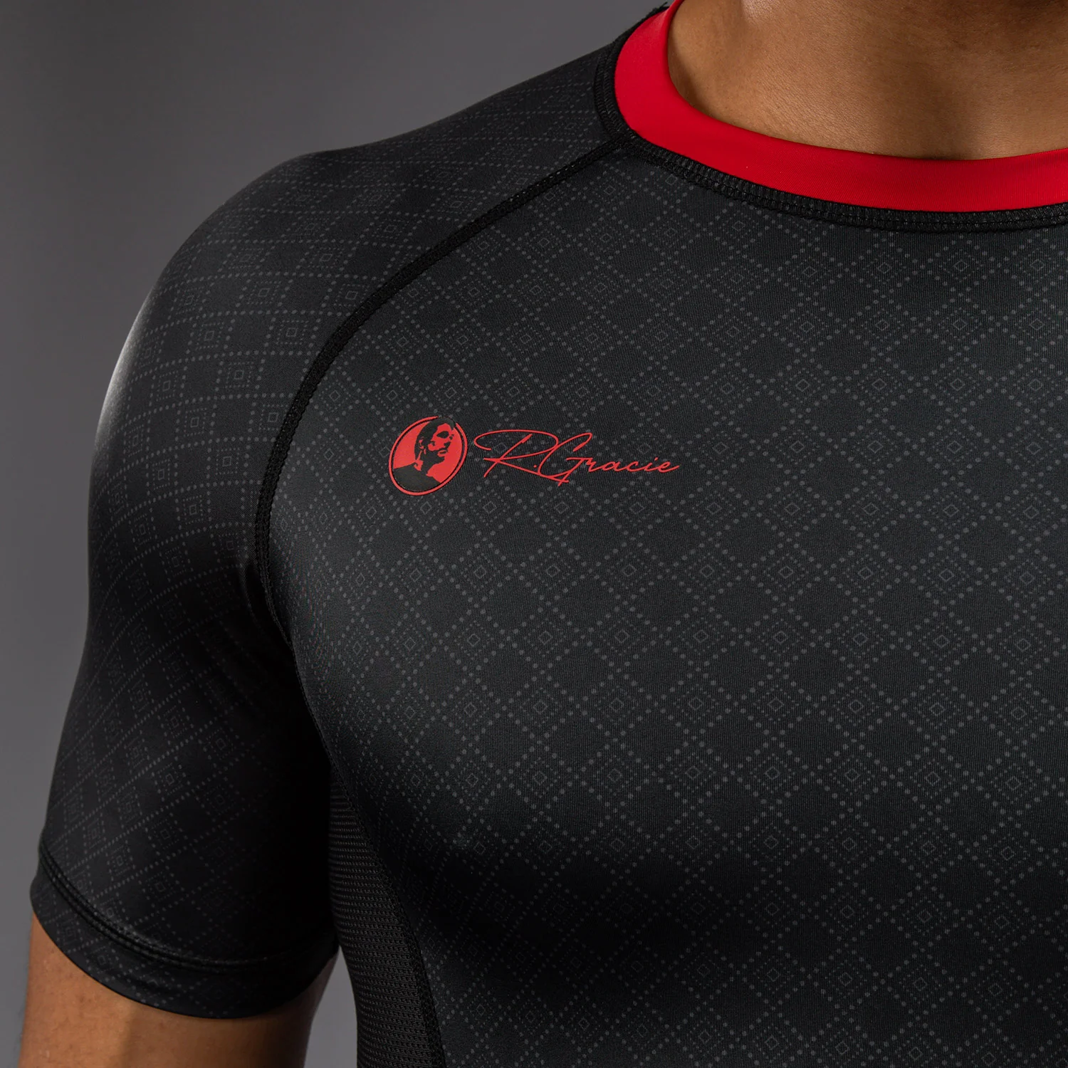 Venum x Roger Gracie Signature Rashguard Manga Corta - Negro/Rojo - Image 4
