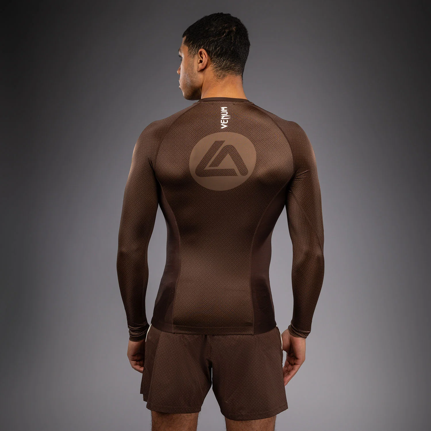 Venum x Roger Gracie Academy Rashguard Manga Larga - Marrón Oscuro - Image 3
