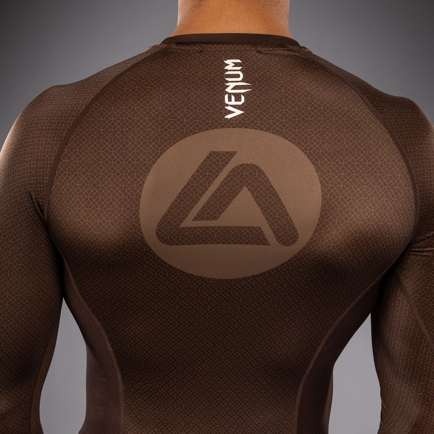 Venum x Roger Gracie Academy Rashguard Manga Larga - Marrón Oscuro - Image 6