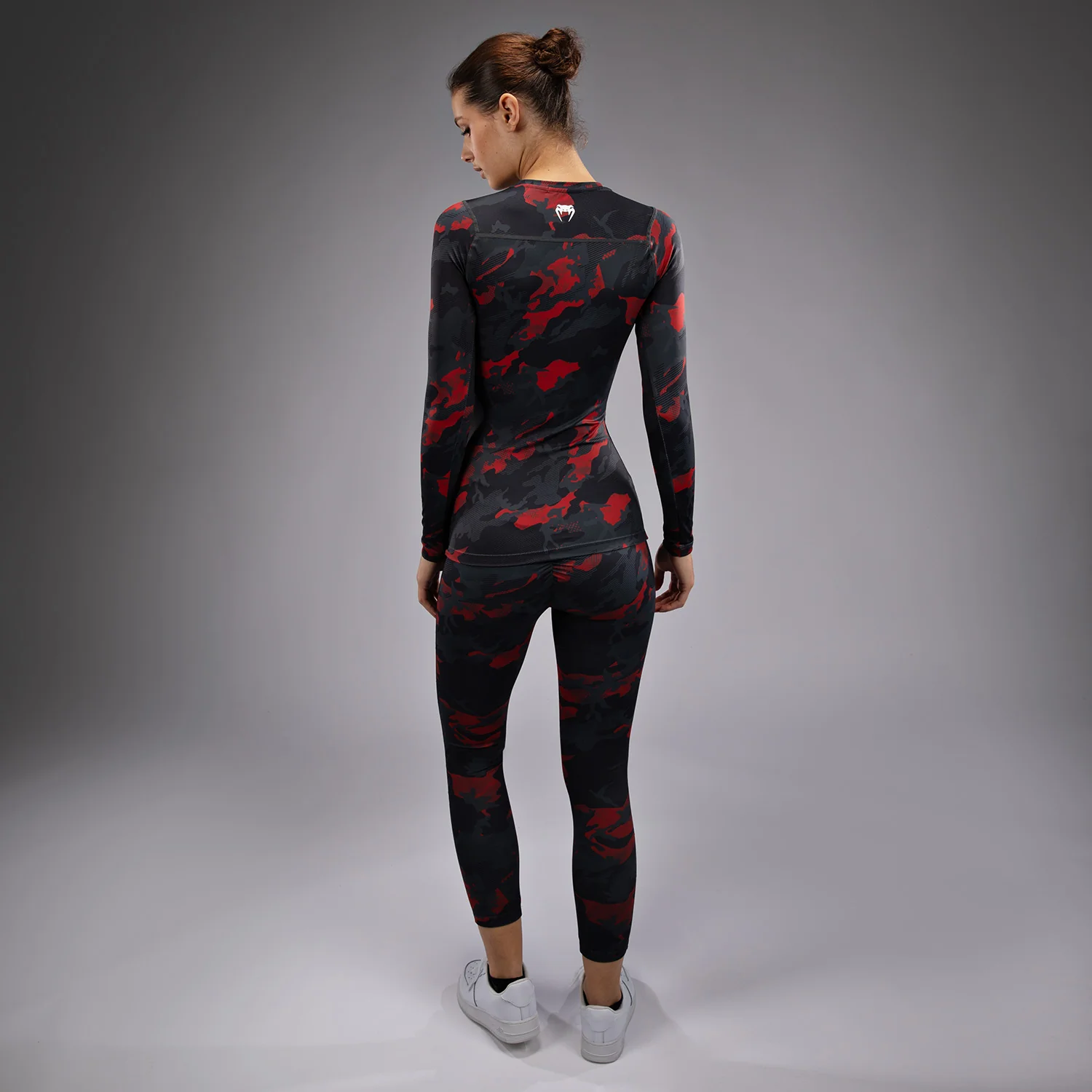 Venum x Sophia Rose de Mujeres Camiseta de manga Larga Rashguard - Urban Red Camo - Image 5