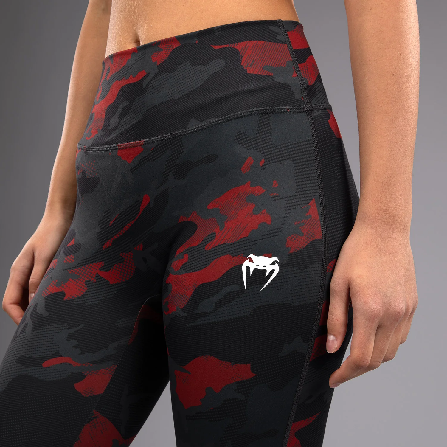 Venum x Sophia Rose Leggings 7/8 para Mujeres - Urban Red Camo - Image 5