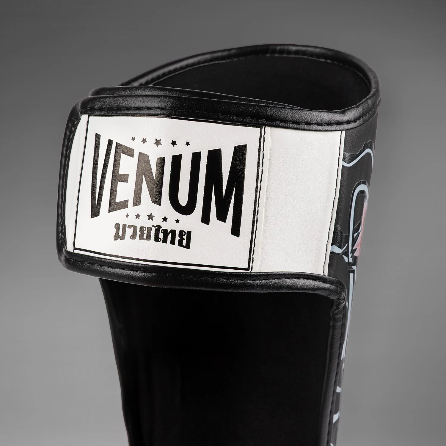Venum x Tawanchay Espinilleras – Negro/Blanco - Image 6