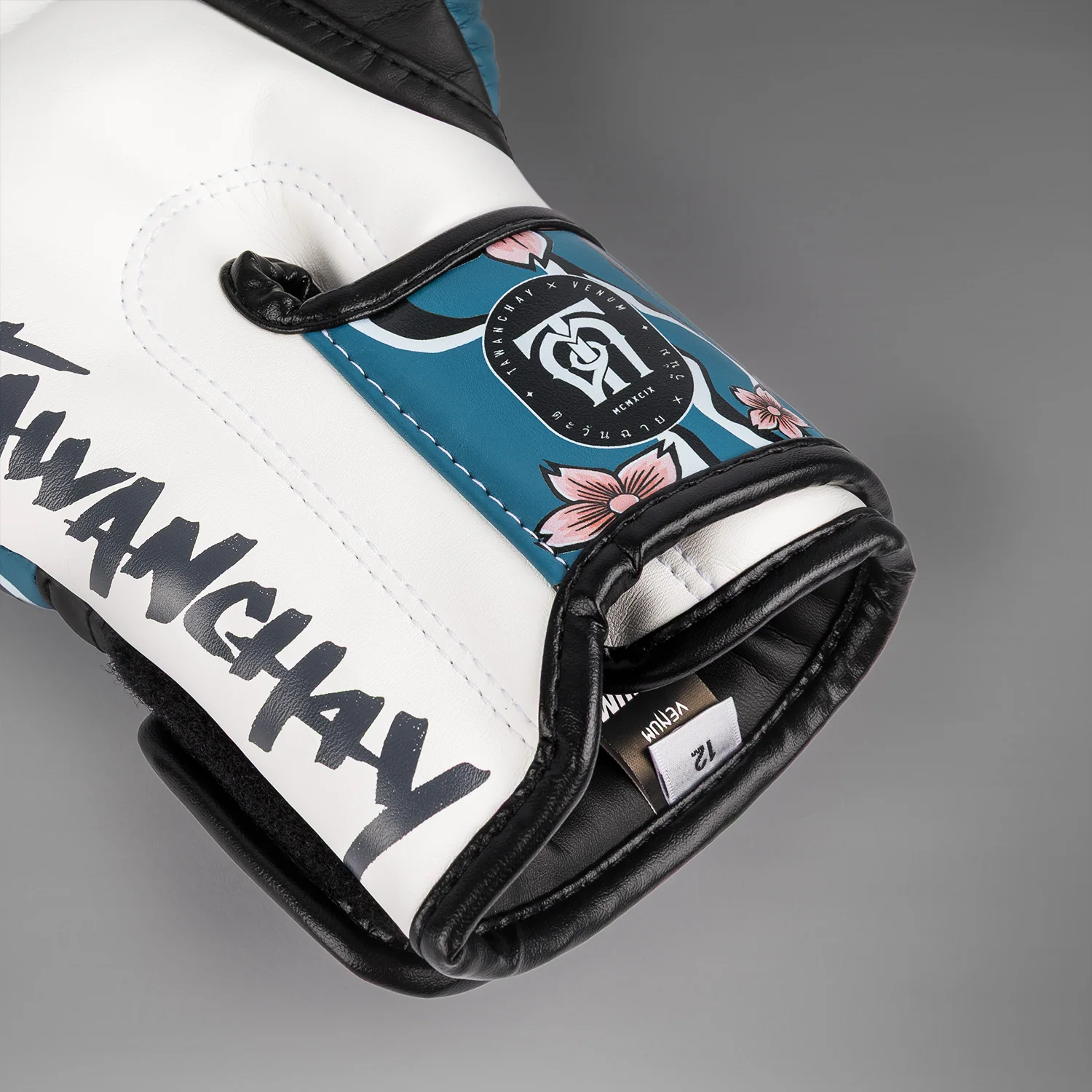 Venum x Tawanchay Guantes de Boxeo – Azul/Blanco - Image 4