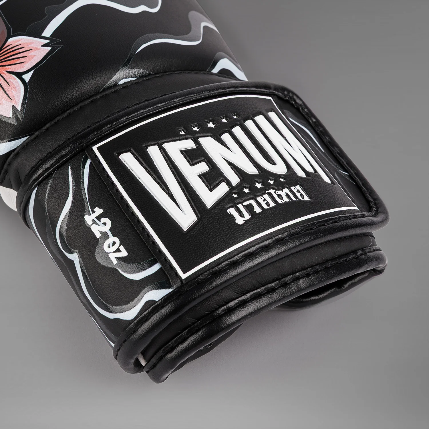 Venum x Tawanchay Guantes de Boxeo – Negro/Blanco - Image 3
