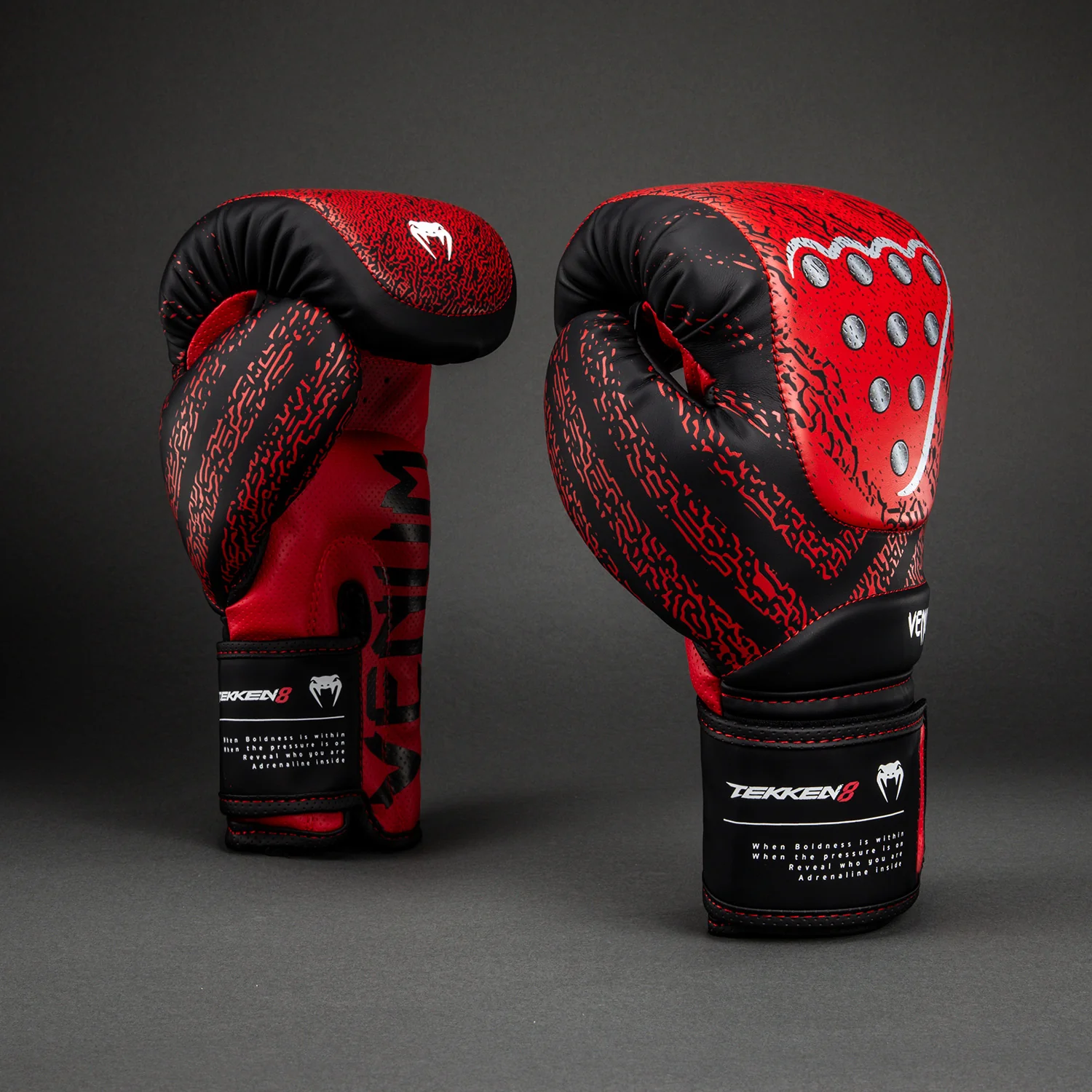 Venum x TEKKEN 8 Guantes de Boxeo Kazuya - Rojo/Negro - Image 2