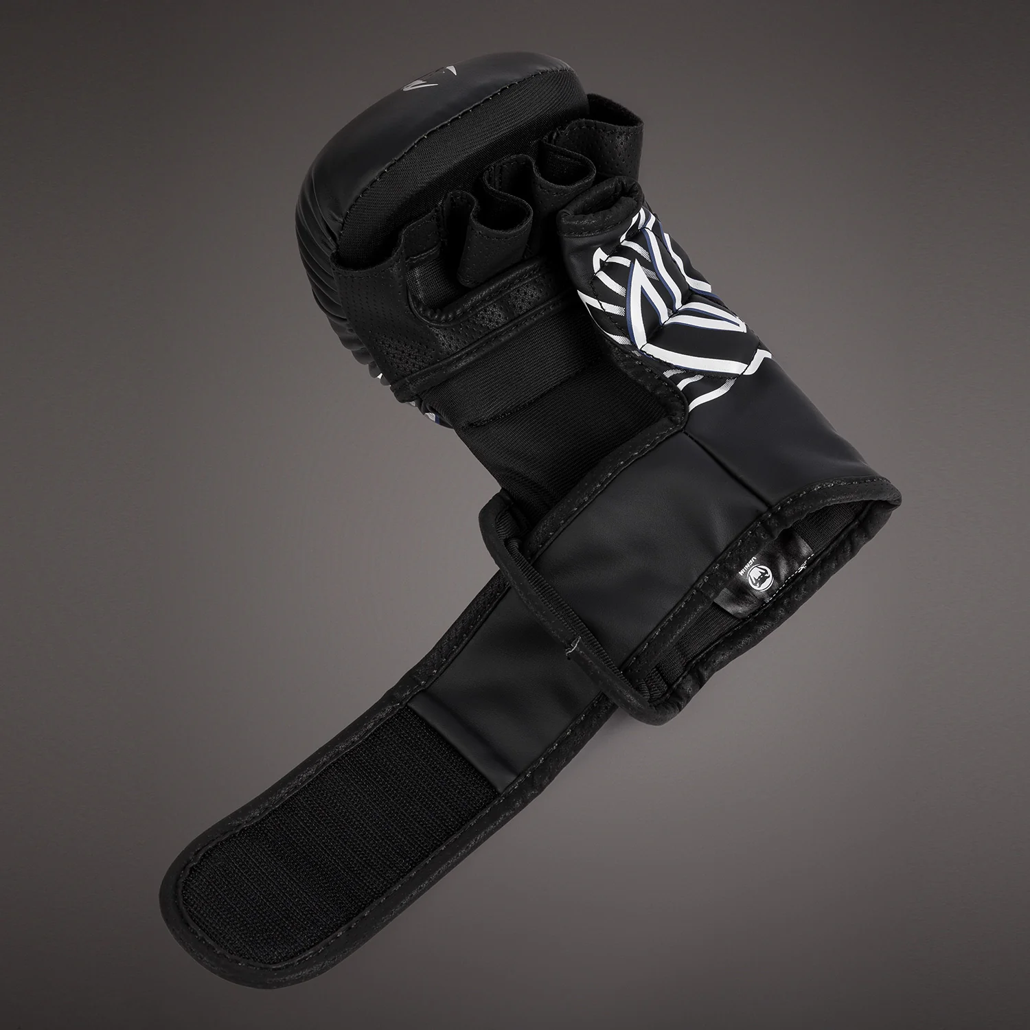 Venum x TEKKEN 8 - Jin Kazama Guantes de sparring - Azul/Negro/Blanco - Image 4