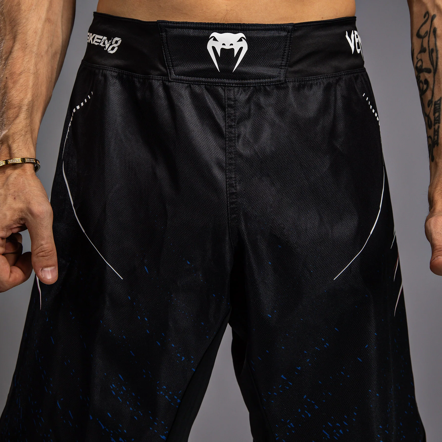 Venum x TEKKEN 8 - Jin Kazama Pantalones de Lucha - Azul/Negro/Blanco - Image 6
