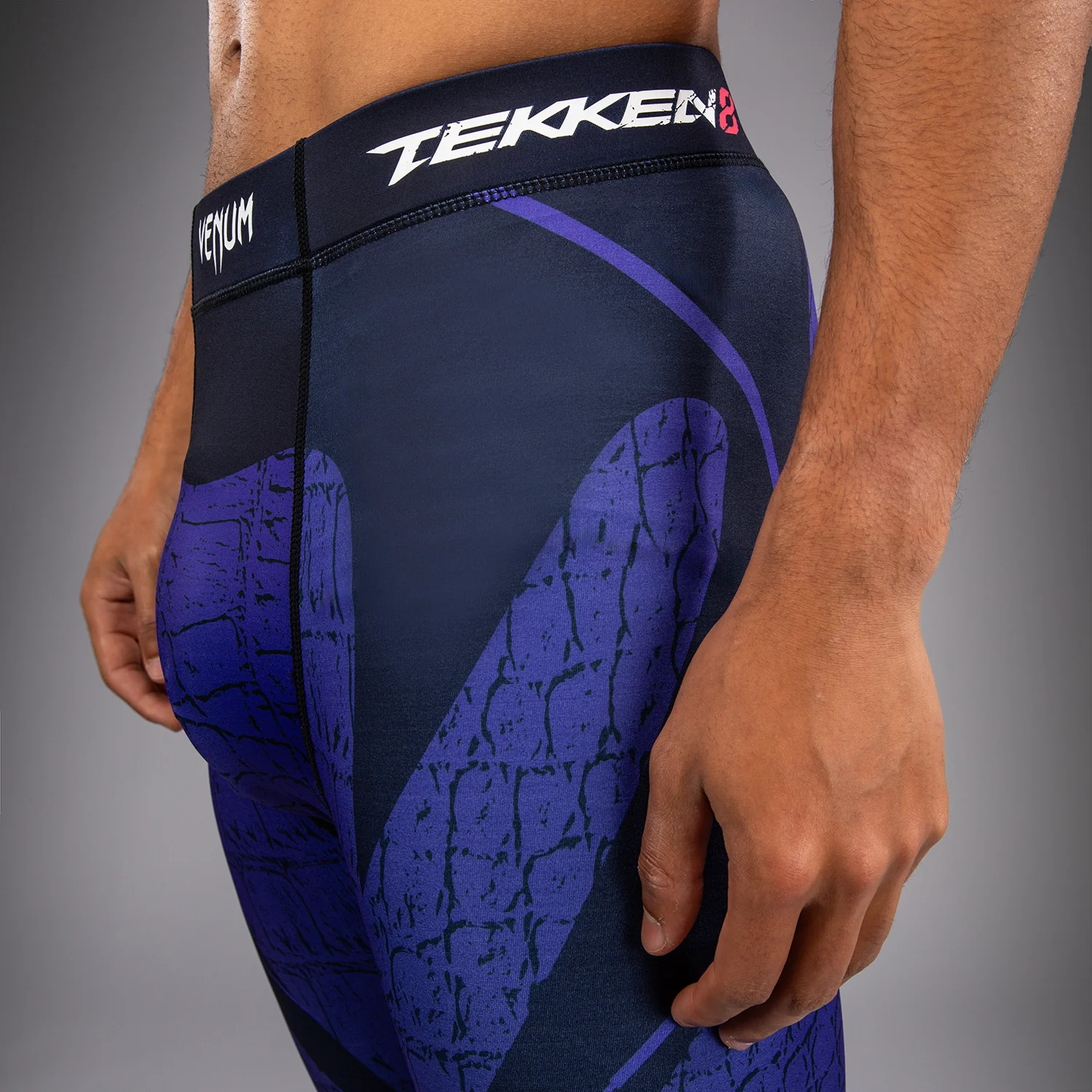 Venum x TEKKEN 8 Mallas Kazuya - Negro/Azul - Image 4