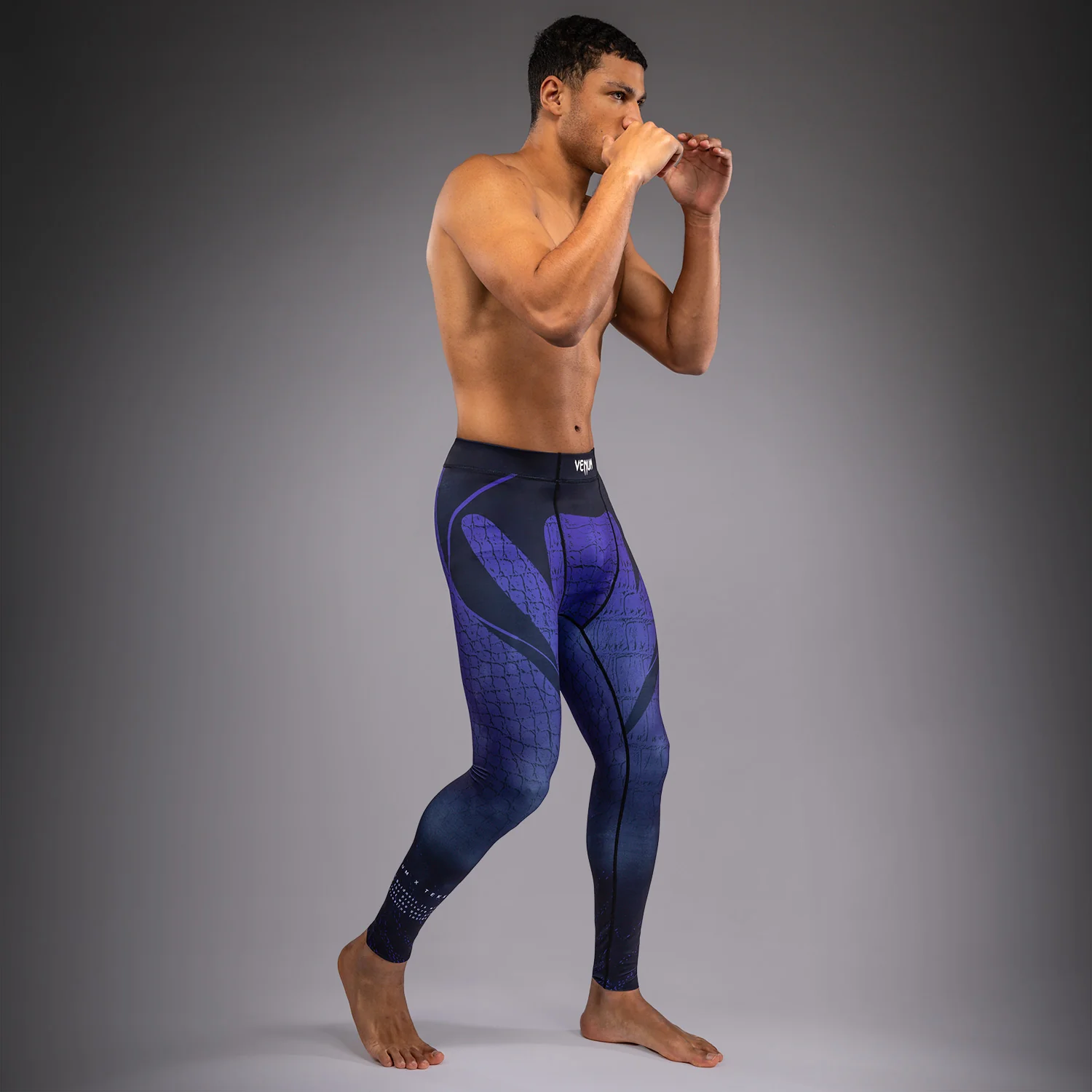Venum x TEKKEN 8 Mallas Kazuya - Negro/Azul - Image 5
