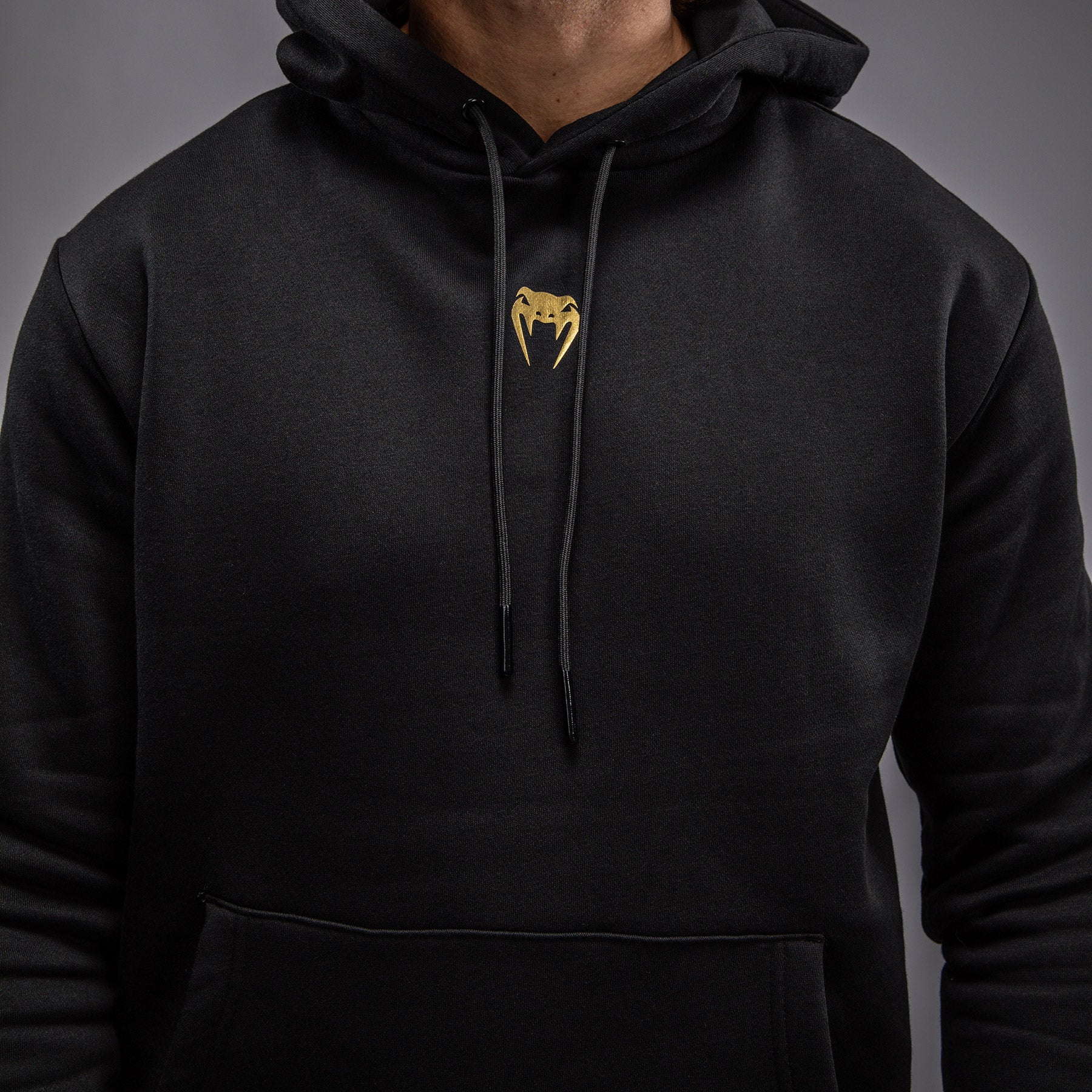 Venum x TEKKEN 8 - Marshall Law Sudadera - Negro/Rojo/Oro - Image 7