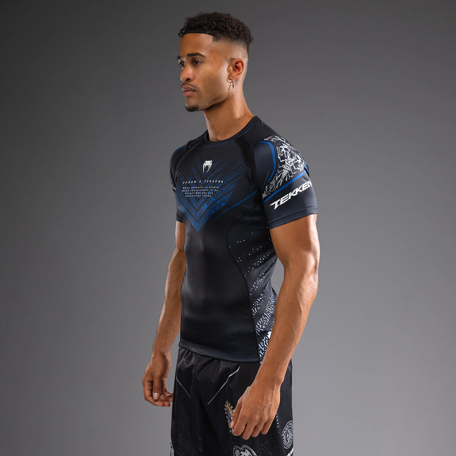 Venum x TEKKEN 8 - Paul Phoenix Rashguard - Negro/Azul - Image 3
