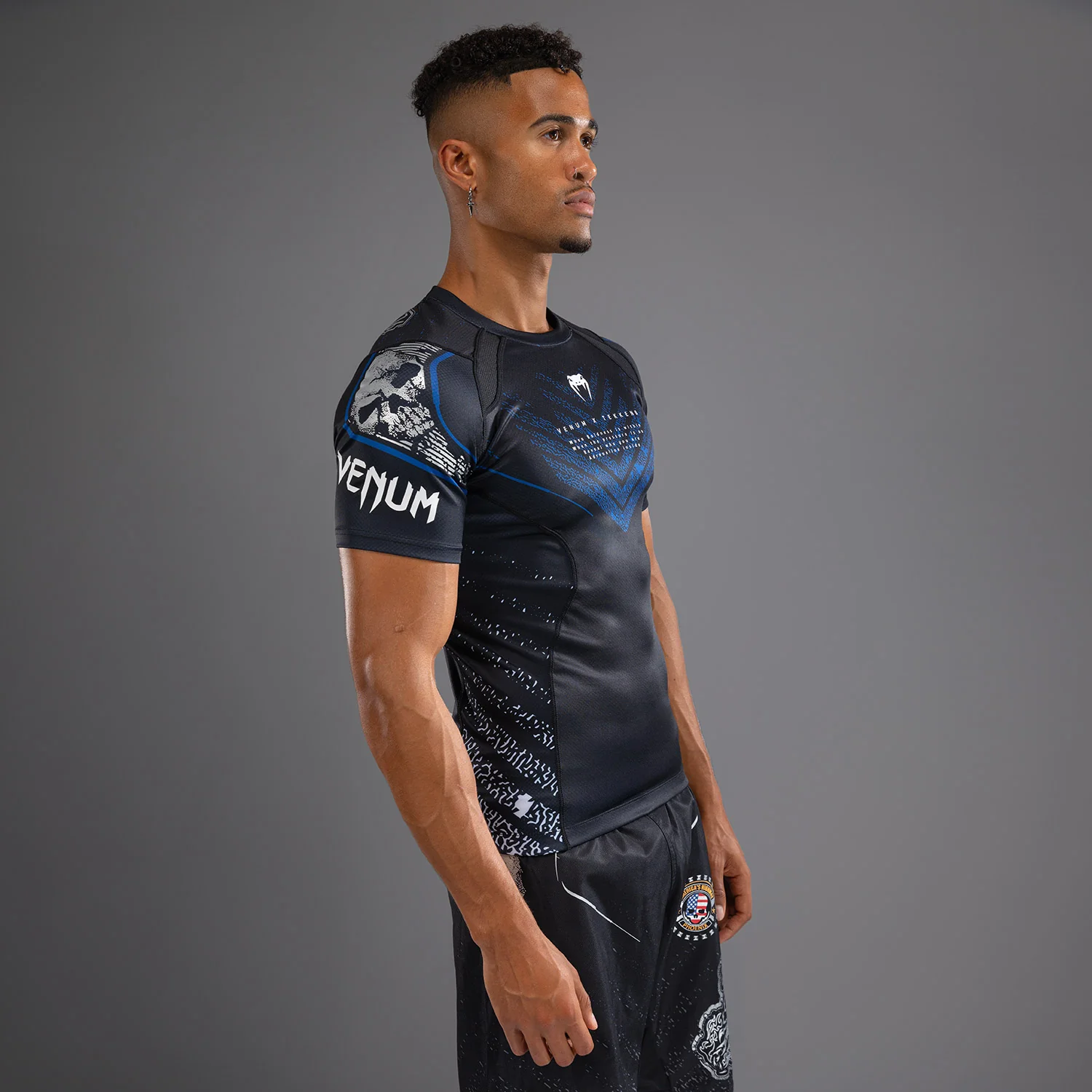 Venum x TEKKEN 8 - Paul Phoenix Rashguard - Negro/Azul - Image 4