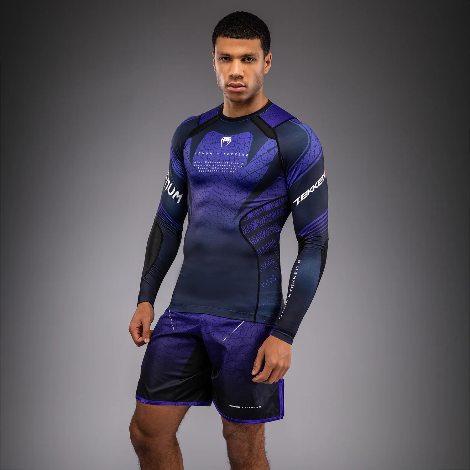 Venum x TEKKEN 8 Rashguard Manga Larga Kazuya - Negro/Morado - Image 3