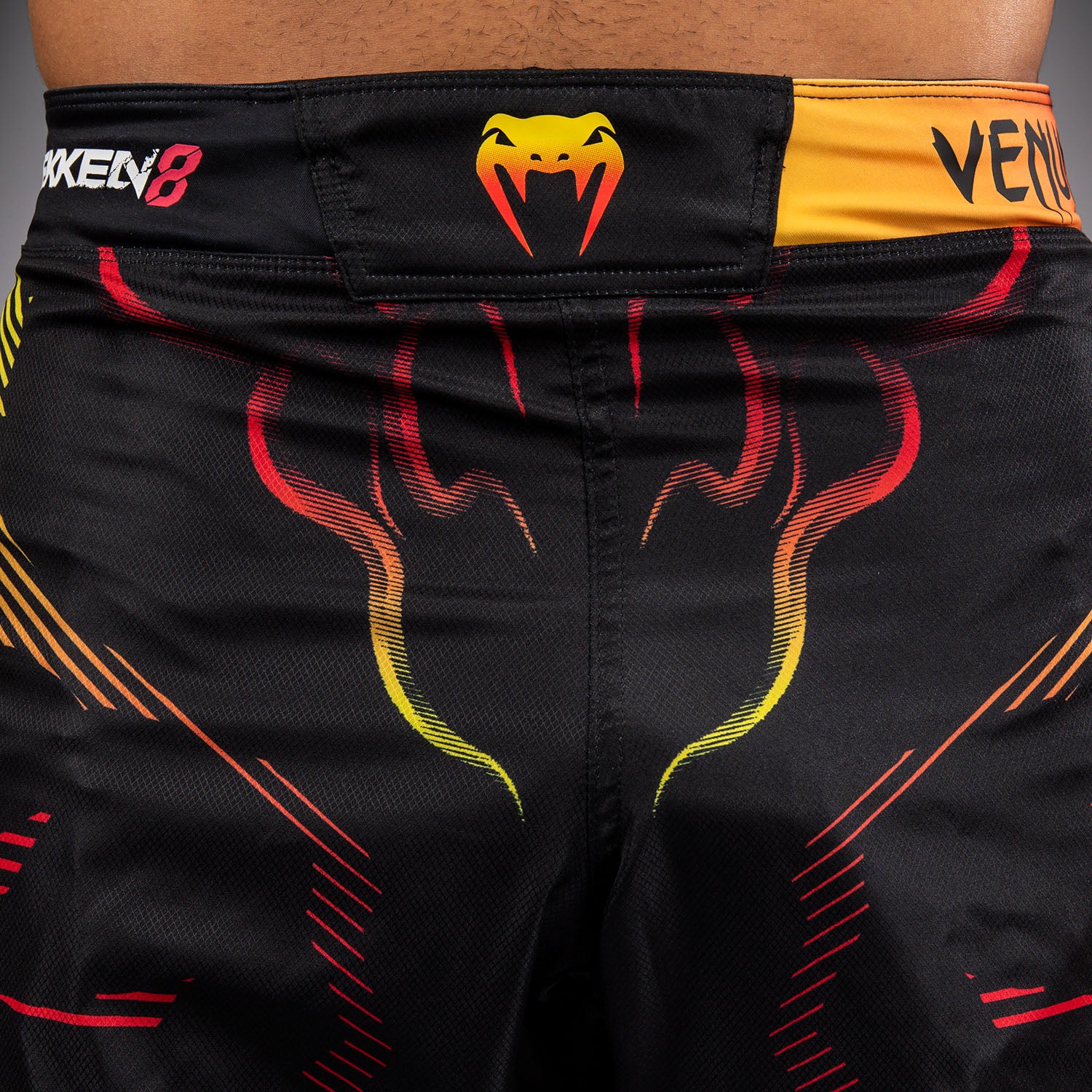 Venum x TEKKEN 8 Short de Combate Yoshimitsu - Negro/Naranja - Image 5