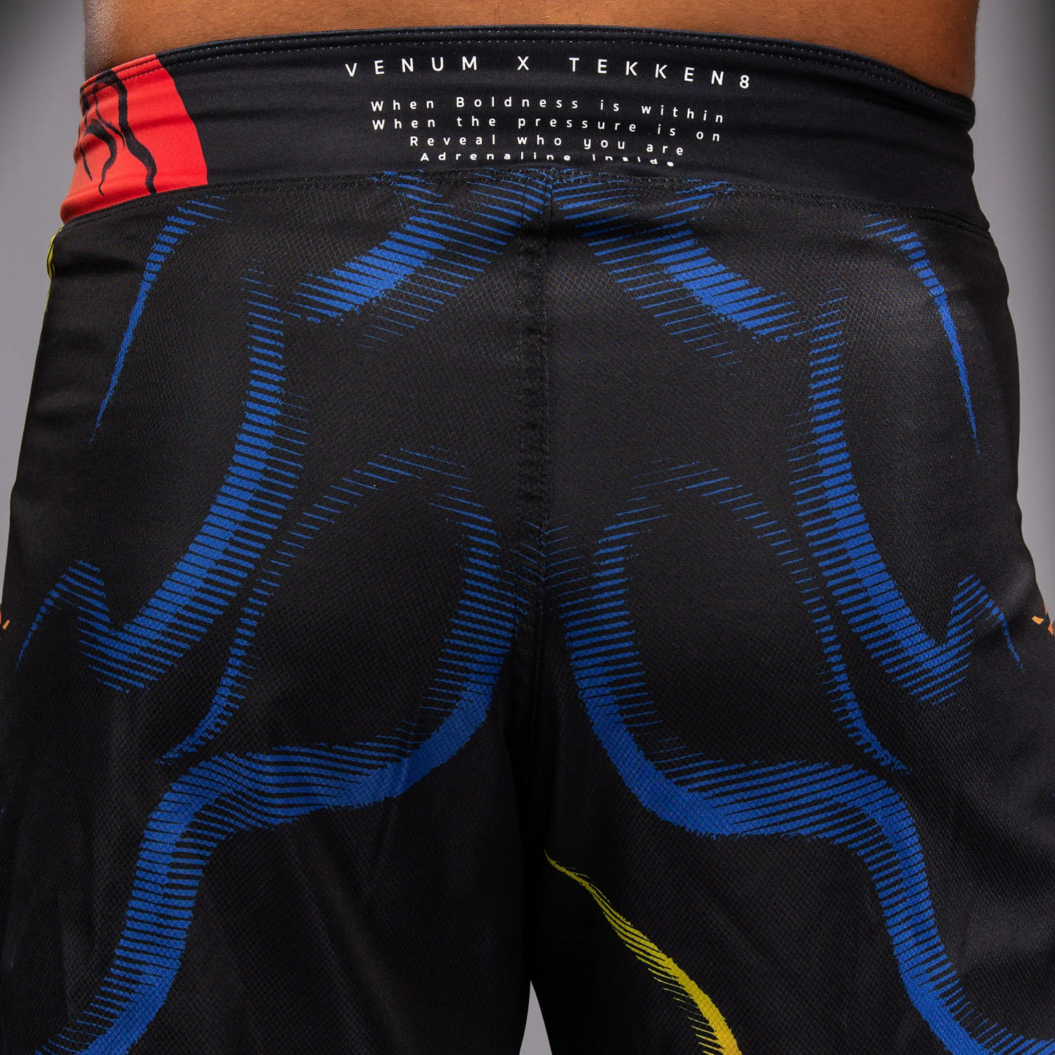 Venum x TEKKEN 8 Short de Combate Yoshimitsu - Negro/Naranja - Image 7