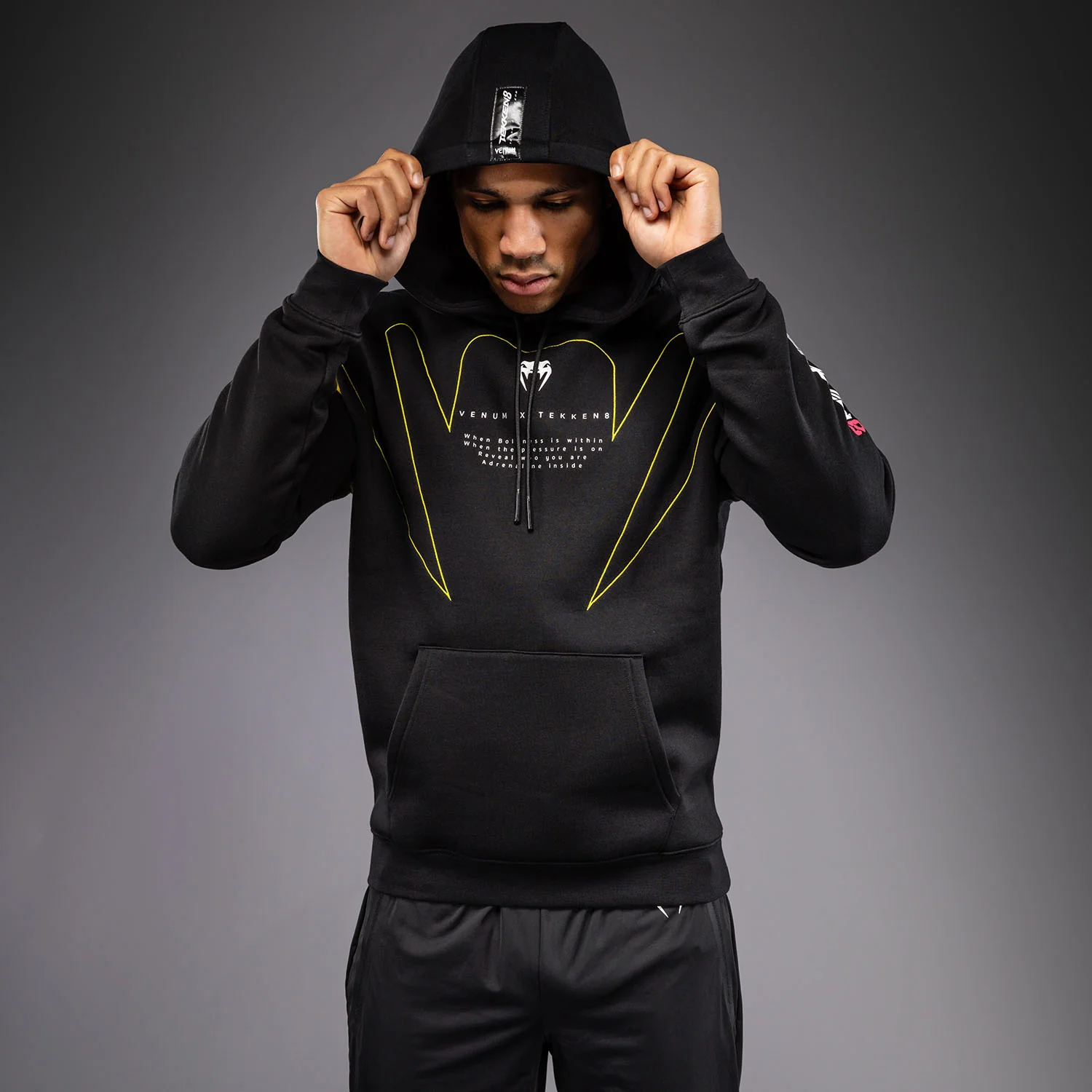 Venum x TEKKEN 8 Sudadera con Capucha King - Negro/Amarillo - Image 2