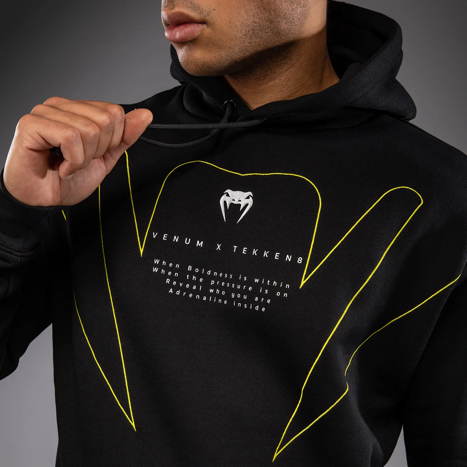 Venum x TEKKEN 8 Sudadera con Capucha King - Negro/Amarillo - Image 5