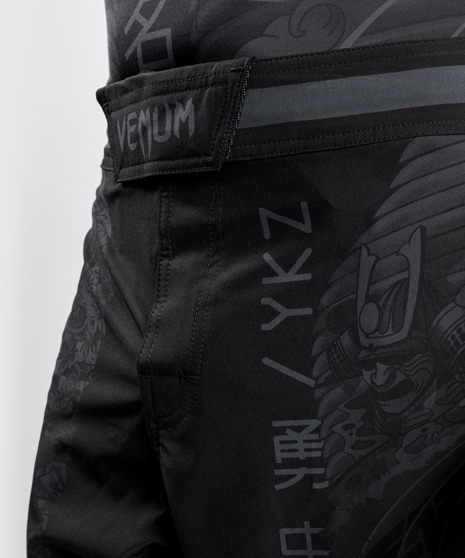 Venum YKZ21 Fightshort - Negro/Negro - Image 8