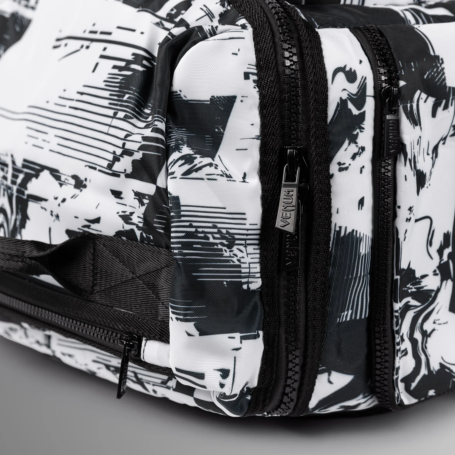 UFC Zenith by Venum Authentic Fight Week Bolsa de deporte - Blanca (48L) - Image 10