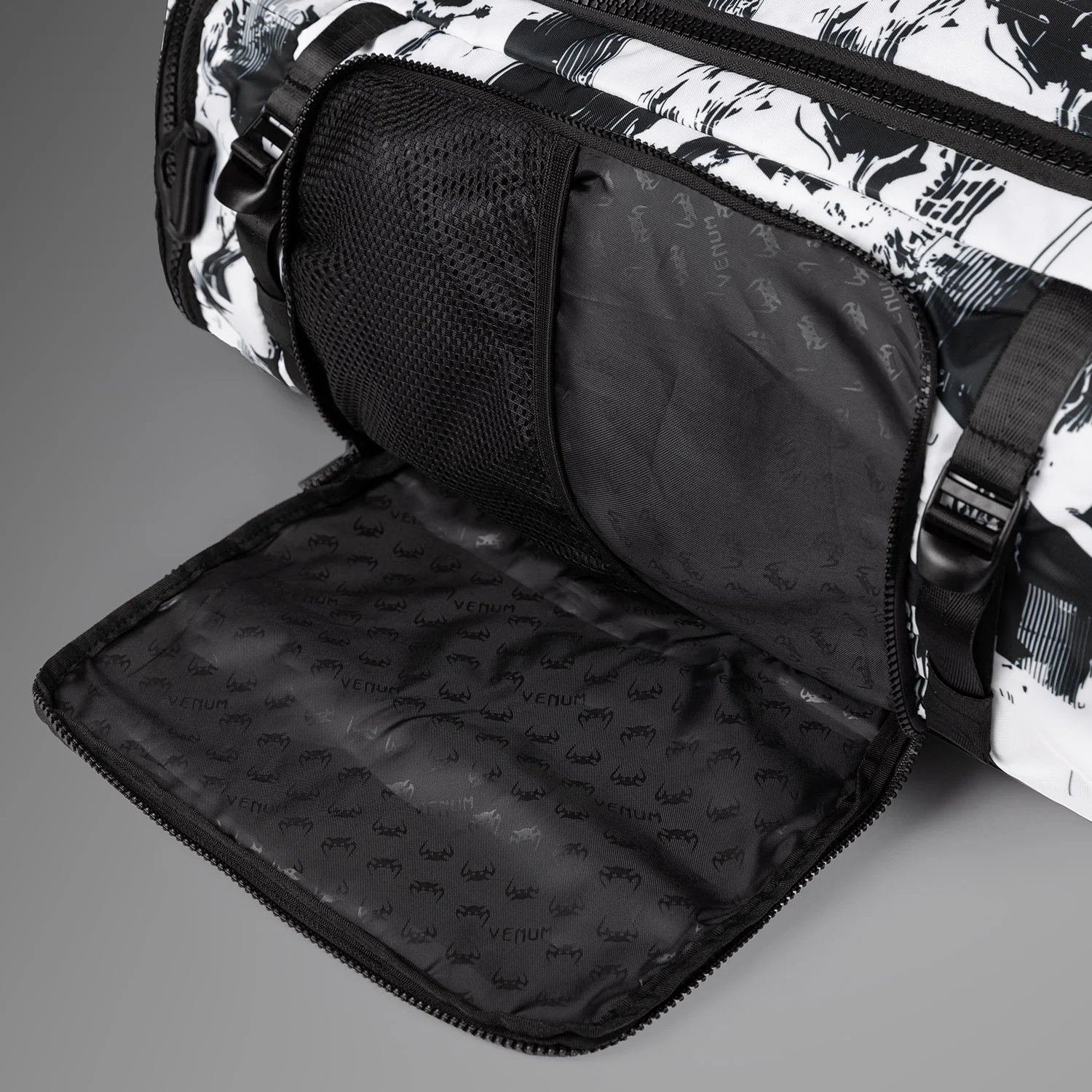 UFC Zenith by Venum Authentic Fight Week Bolsa de deporte - Blanca (48L) - Image 9