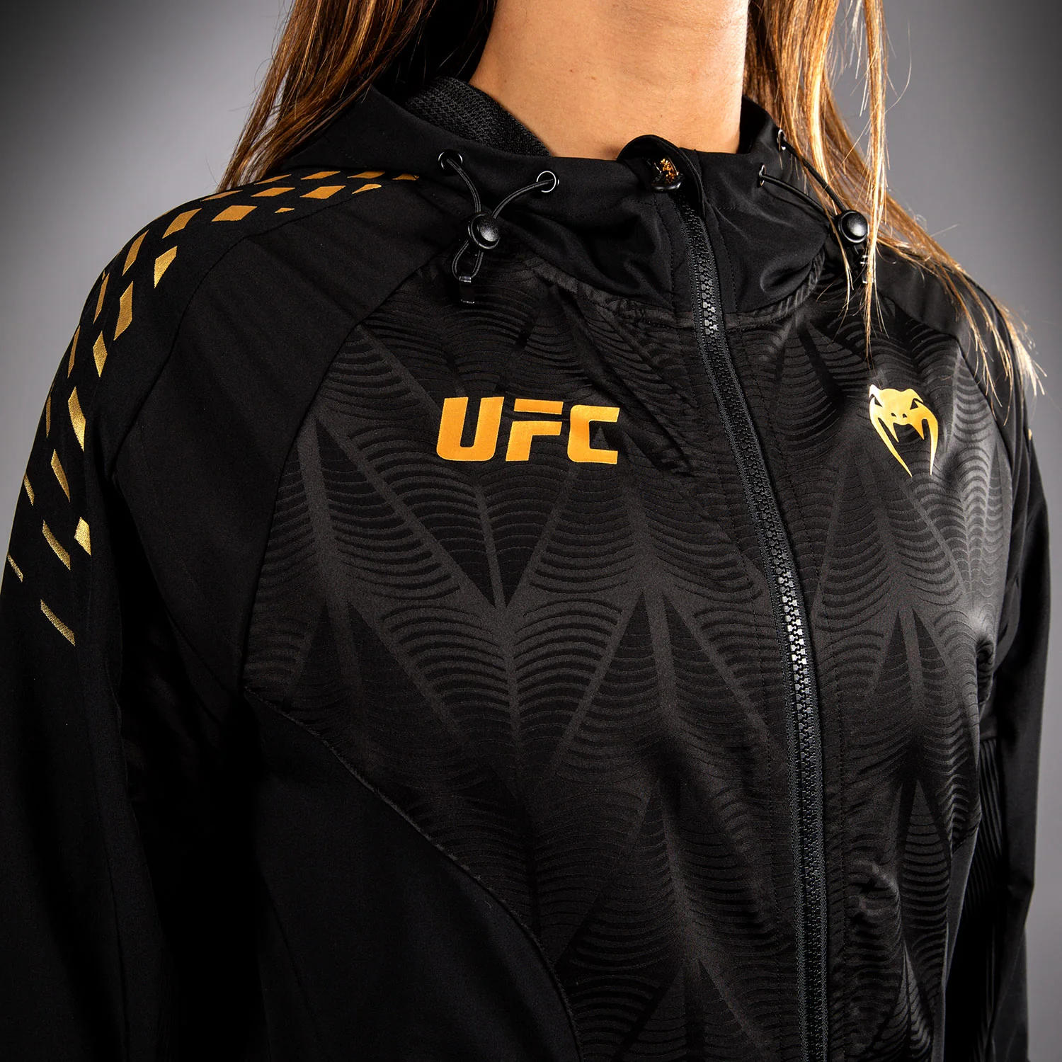 UFC Zenith by Venum Authentic Fight Night Sudadera de walkout Mujer Personalizado - Champion - Image 7
