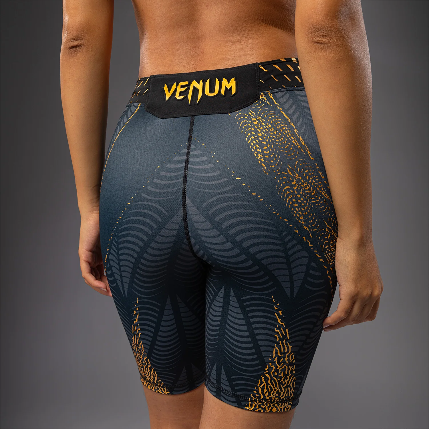UFC Zenith by Venum Authentic Fight Night Short Vale Tudo ajuste largo Mujer Personalizado - Champion - Image 9